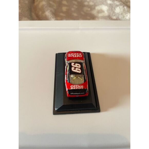 Motorsports Authentics Carl Edwards 2007 NASCAR Die-Cast Bristol Race Racecar - Picture 12 of 16
